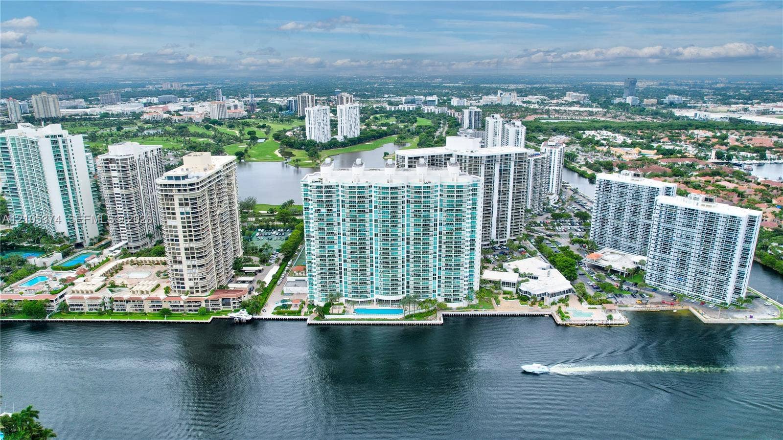 20281 E Country Club Drive, #2409, Aventura, FL 33180 Hamptons Restaurant, Gym/Spa, Movie Theater, Kids room, 2nd Pool
