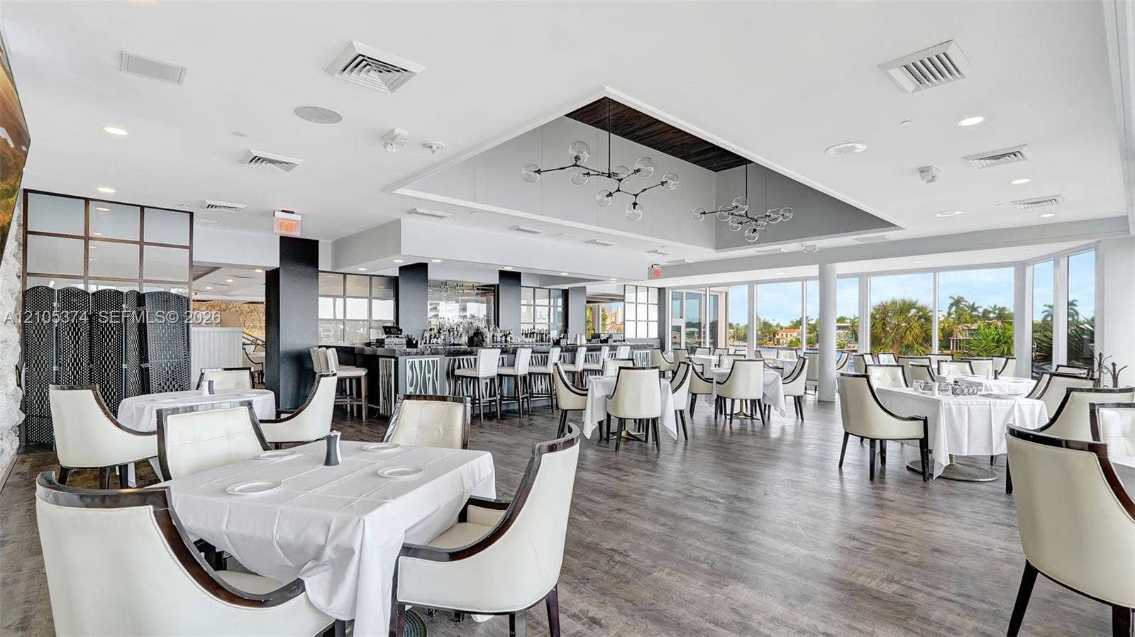 20281 E Country Club Drive, #2409, Aventura, FL 33180 Hamptons Restaurant