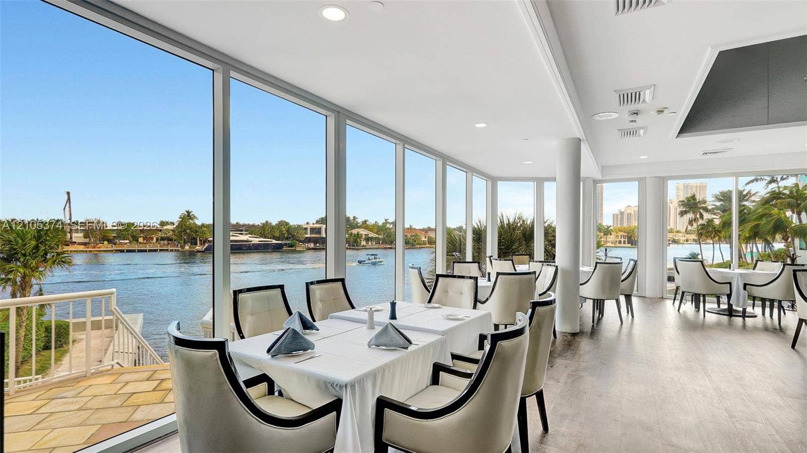 20281 E Country Club Drive, #2409, Aventura, FL 33180 Hamptons Restaurant