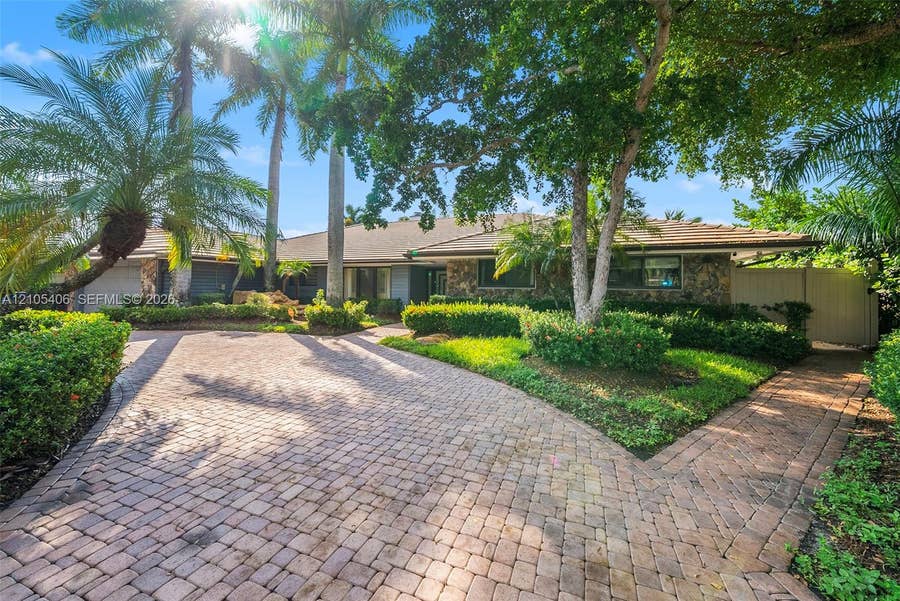 Property photo for 407 Sunset Drive, Hallandale Beach, FL