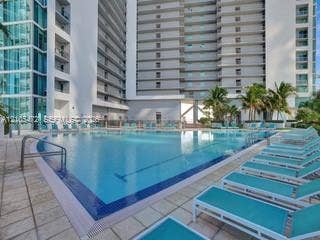 888 Biscayne Boulevard, #811, Miami, FL 33132 Expansive swimming pool with integrated lane lines and a surrounding deck