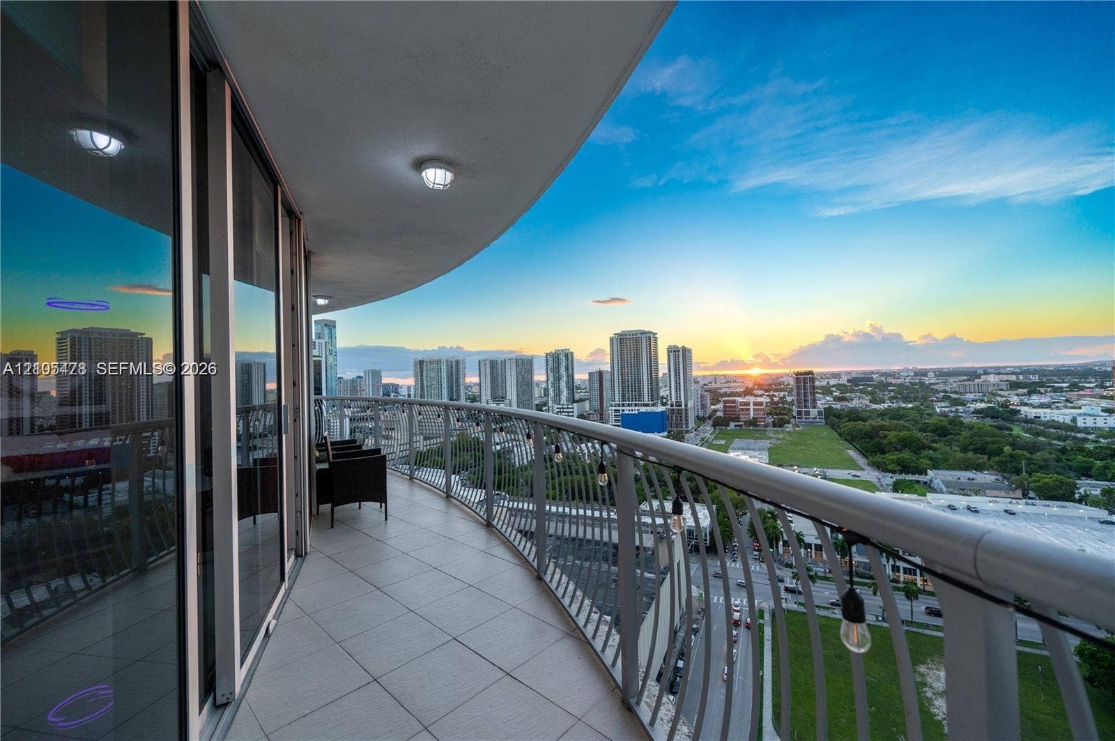 1750 N Bayshore Drive, #2615, Miami, Miami, FL 33132 Expansive curved balcony featuring tiled flooring and a metal railing