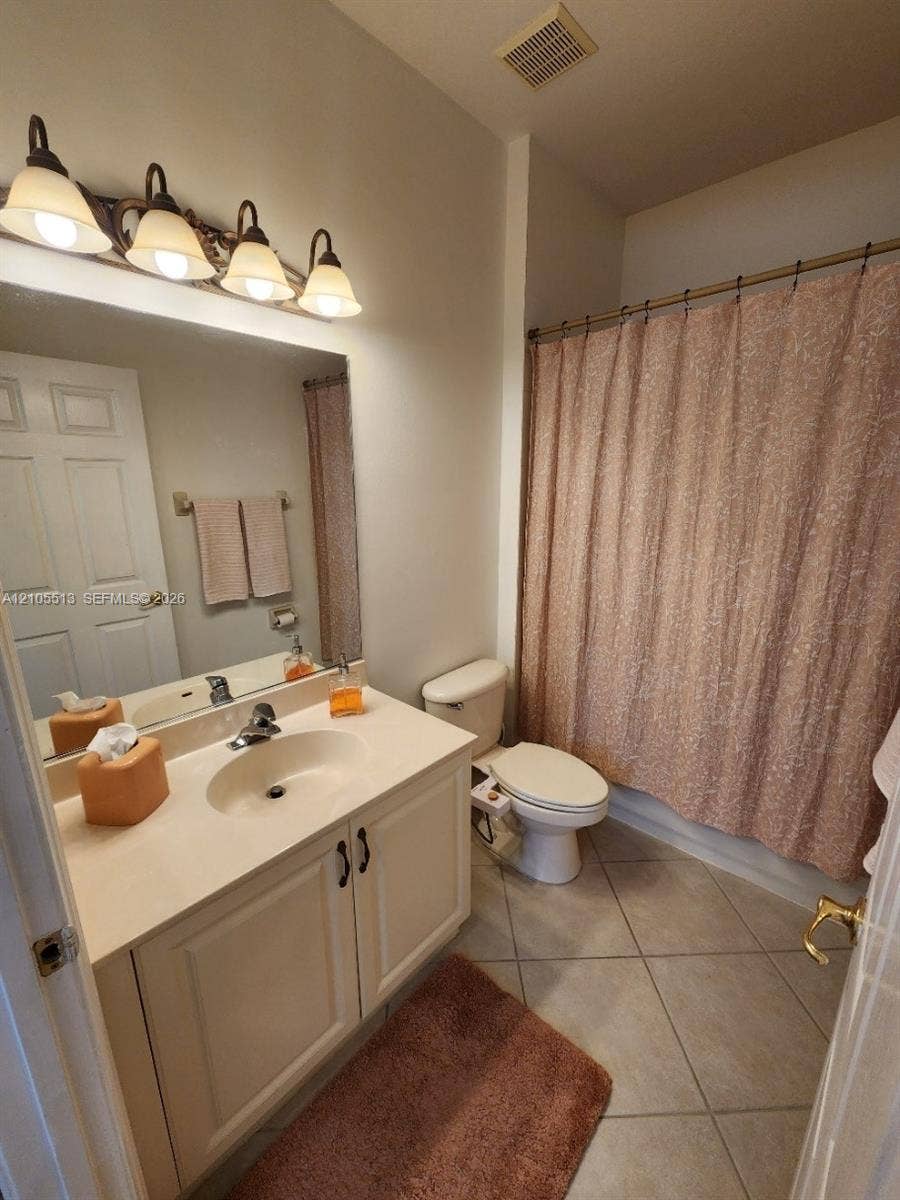 2nd Floor Guest Suite Private Bath