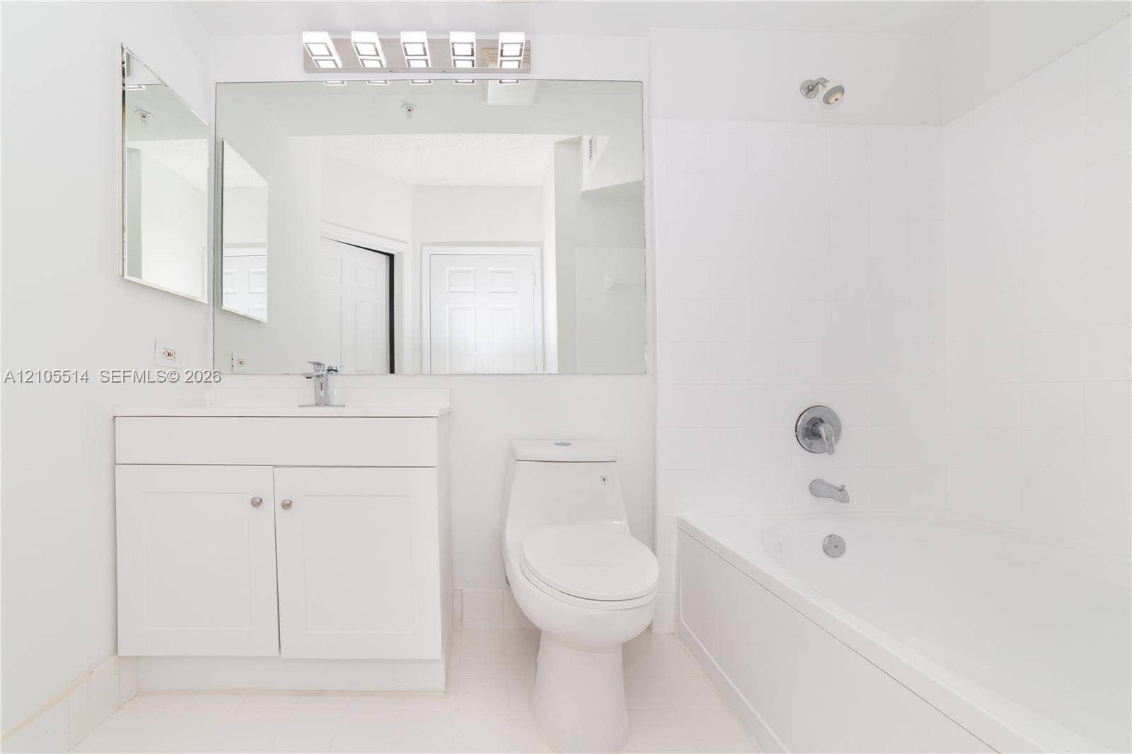 17100 N Bay Road, #1407, Sunny Isles Beach, Sunny Isles Beach, FL 33160 2nd Bathroom Jack and Jill door
