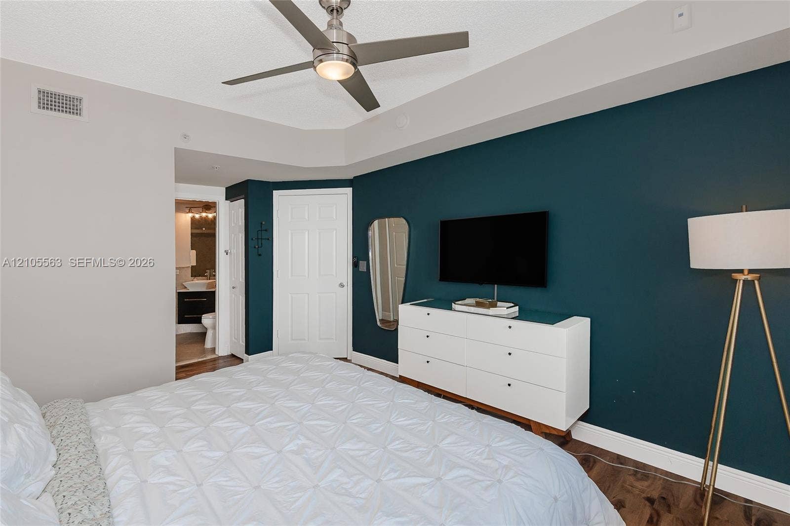 17145 N Bay Road, #4613, Sunny Isles Beach, Sunny Isles Beach, FL 33160 Wood-finish flooring with a contrasting accent wall