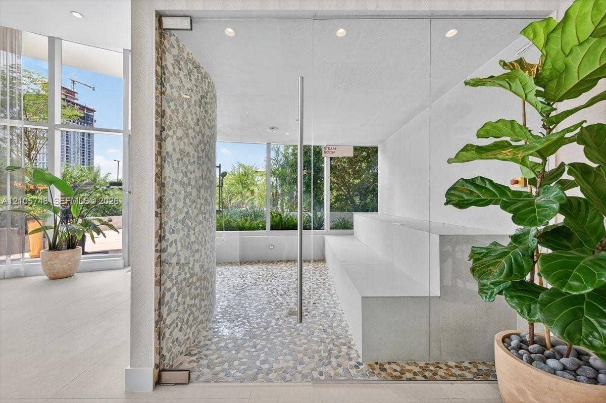 725 NE 24, #5401, Miami, Miami, FL 33137 Steam room