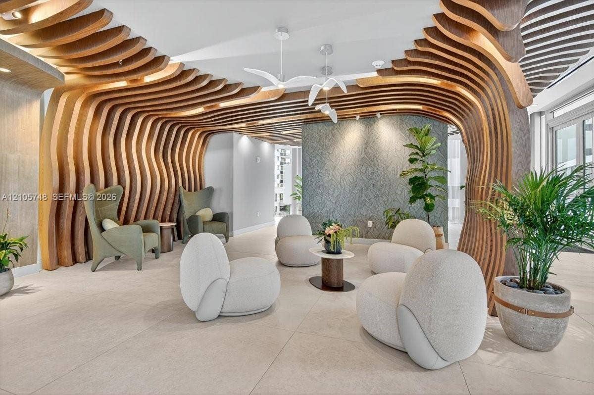 725 NE 24, #5401, Miami, Miami, FL 33137 2nd floor lobby