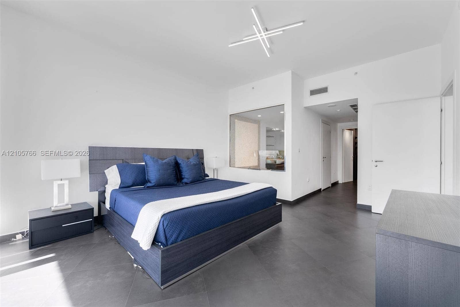 200 Biscayne Boulevard Way, #4408, Miami, FL 33131 Primary bedroom with an interior glass window into the primary bath.