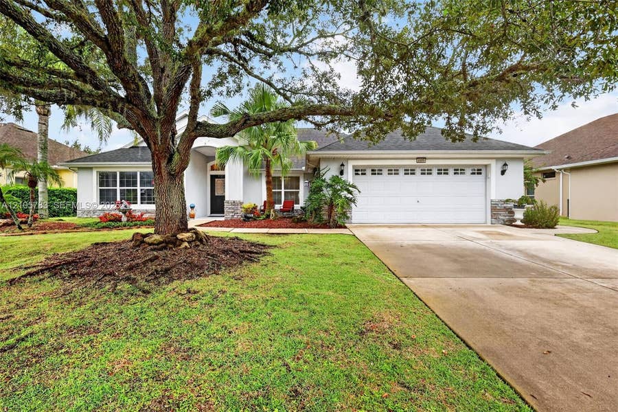 Property photo for 8889 Bridgeport Way Circle, Mount Dora, FL
