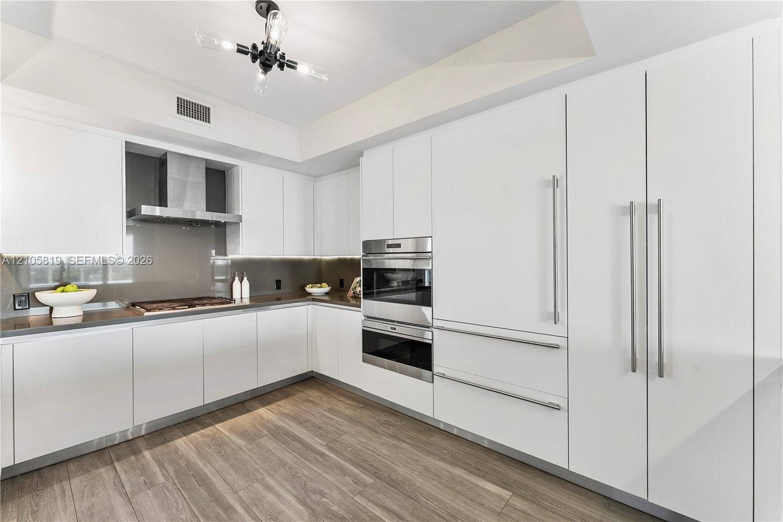1180 N Federal Highway, #810, Fort Lauderdale, FL 33304 Chef's Kitchen with Wolf Gas Cooktop, Sub-Zero Fridge, Wine Cooler and lots of Storage.