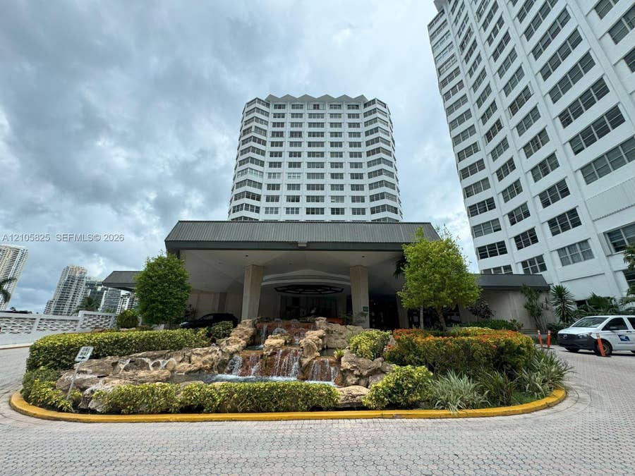 Property photo for 801 Brickell Bay Drive, #864, Miami, FL