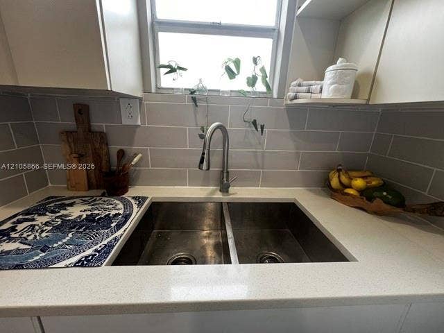 11241 SW 7th Terrace, Sweetwater, FL 33174 1/1 Kitchen Dual-basin stainless steel undermount sink with a gooseneck pull-down faucet, quartz countertops, and a light-toned subway tile backsplash