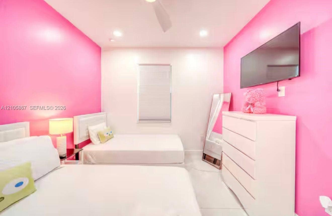 Bedroom featuring light-toned flooring, recessed ceiling lighting, a ceiling fan, and a centered window with fitted blinds