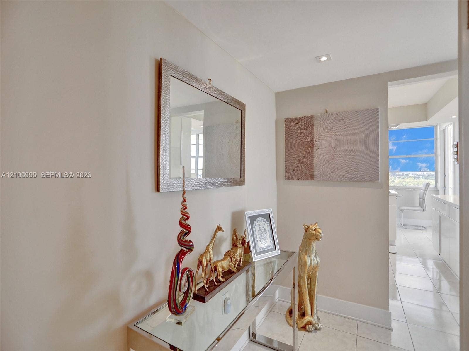 18011 Biscayne Boulevard, #1904, Aventura, FL 33160 Neutral wall tones, high-gloss tile flooring, and recessed ceiling lighting