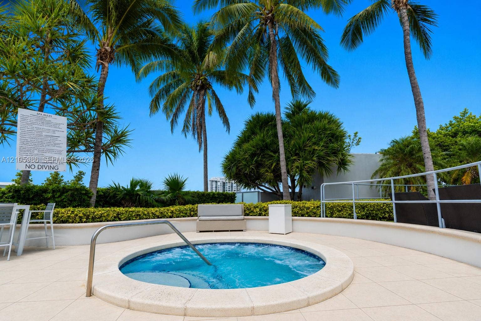 4401 Collins Avenue, #2209, Miami Beach, FL 33140 Owners hot tub
