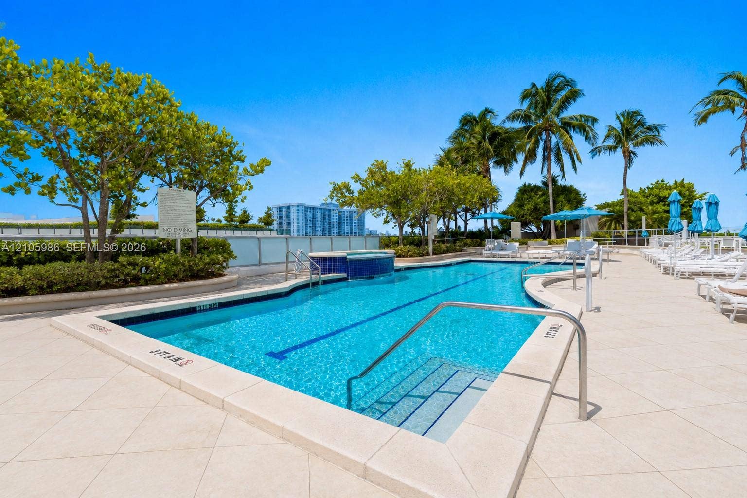 4401 Collins Avenue, #2209, Miami Beach, FL 33140 Owners pool