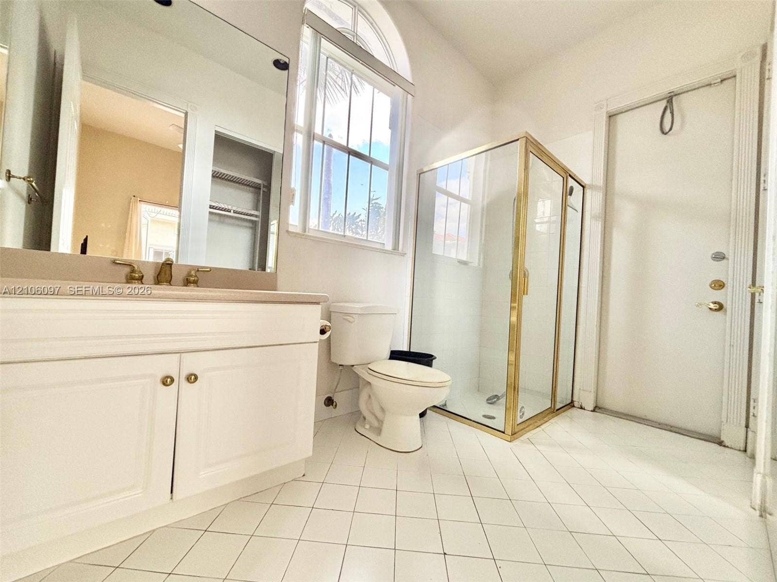 1141 Waterside Lane, Hollywood, FL 33019 Guest house full bathroom