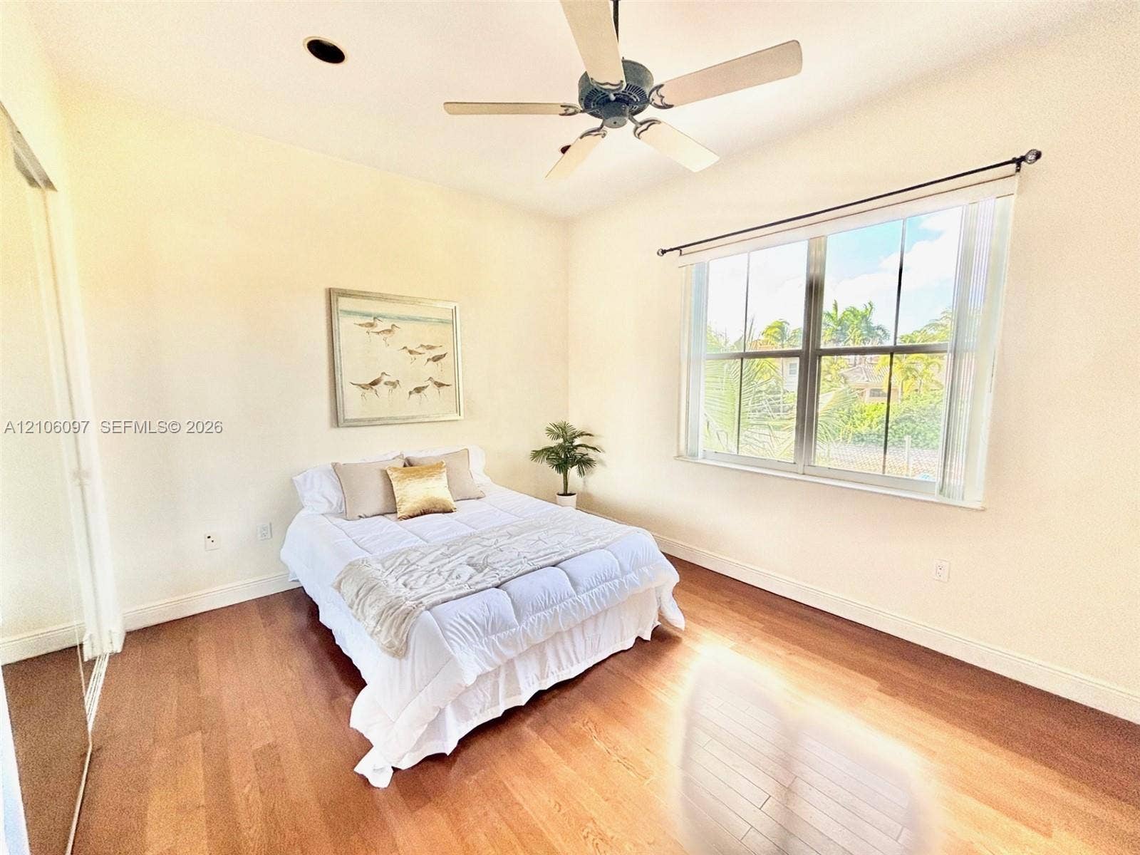 1141 Waterside Lane, Hollywood, FL 33019 Guest bedroom
