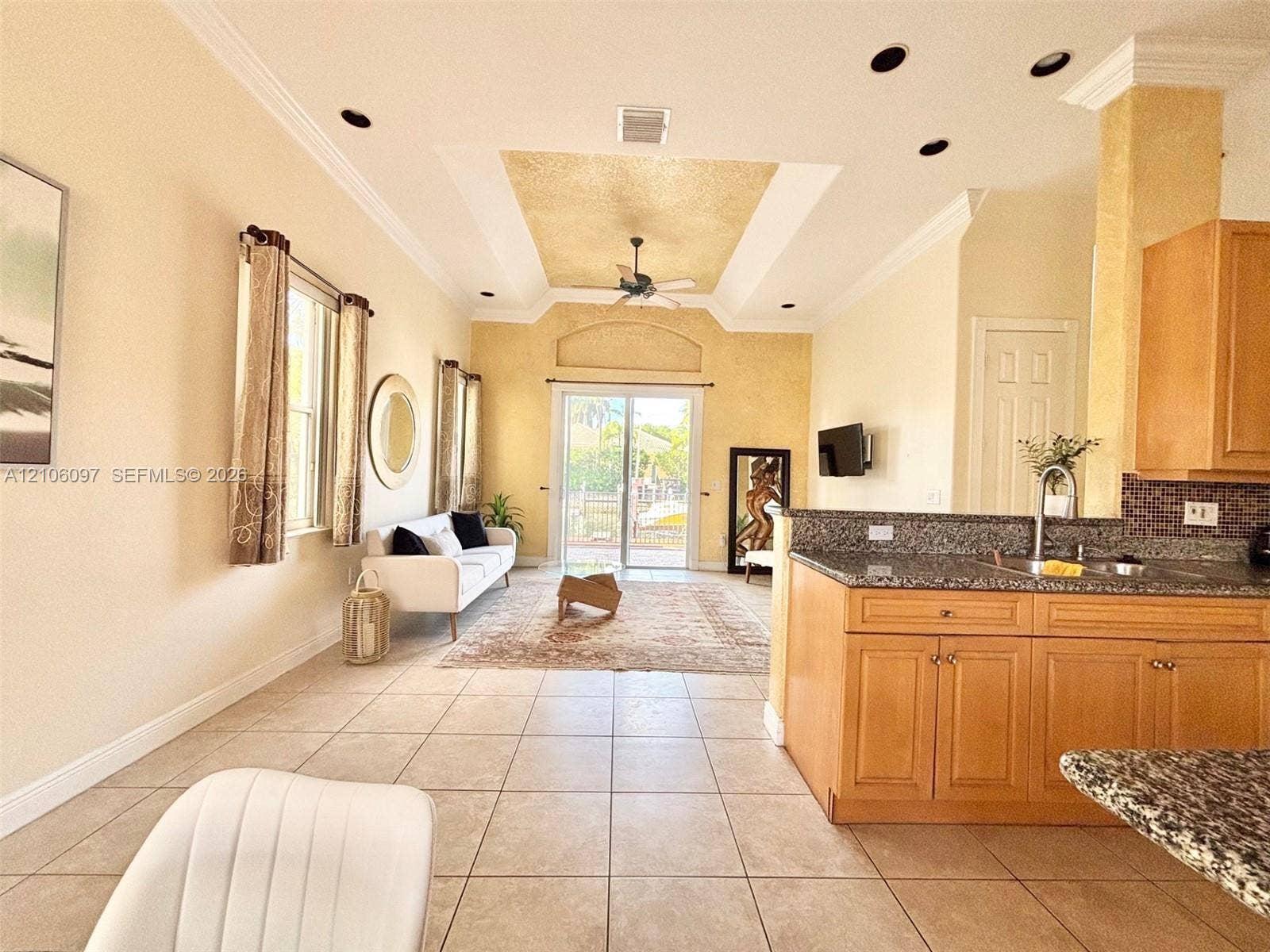 1141 Waterside Lane, Hollywood, FL 33019 Family room off of kitchen area
