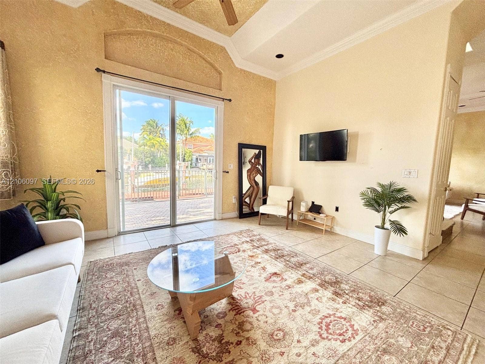1141 Waterside Lane, Hollywood, FL 33019 Family/tv room