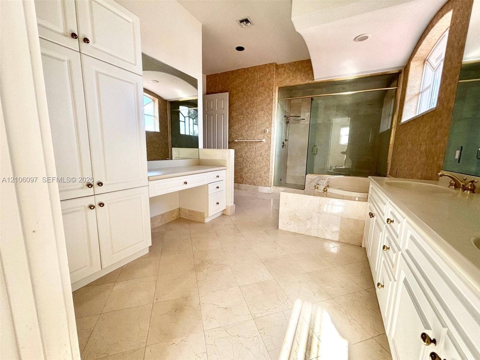 1141 Waterside Lane, Hollywood, FL 33019 Master bathroom