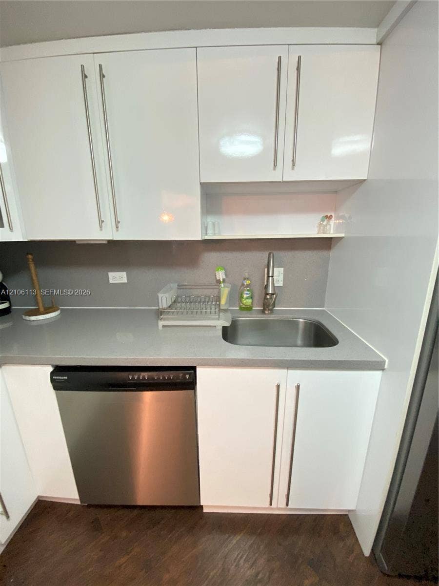 905 Brickell Bay Drive, #327, Miami, Miami, FL 33131 Photo 31