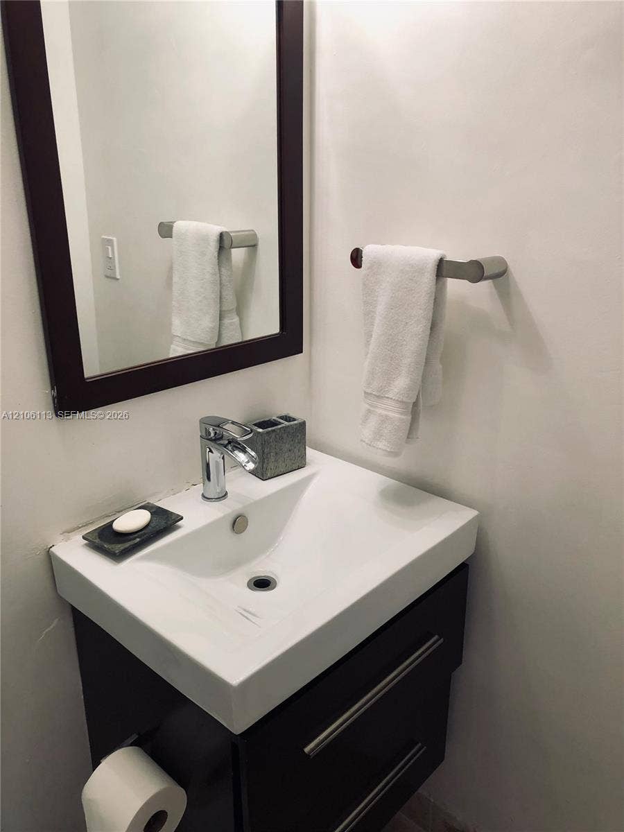 905 Brickell Bay Drive, #327, Miami, Miami, FL 33131 Photo 14