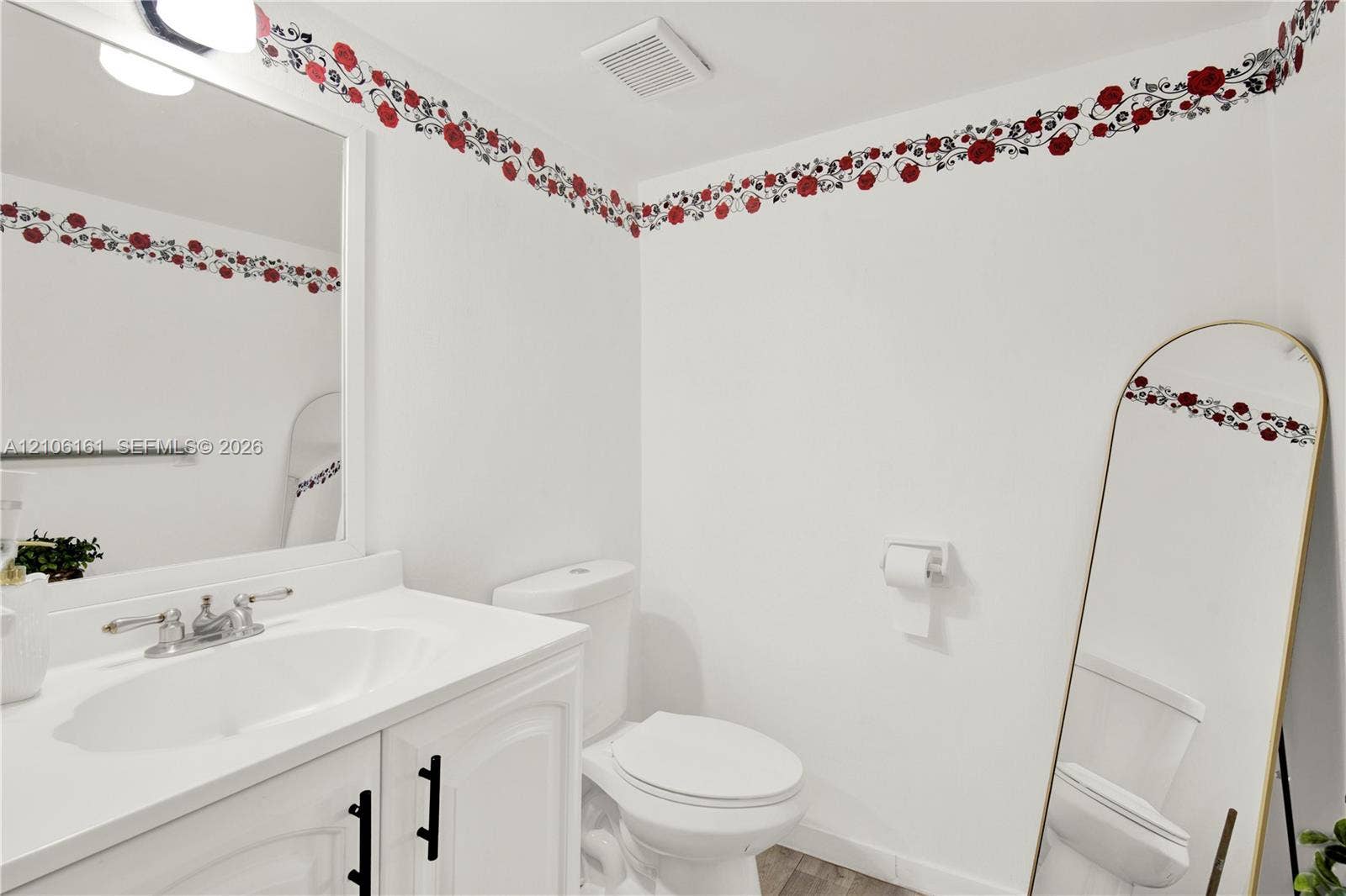 15460 SW 82nd Lane, #403, Miami, Miami, FL 33193 1st floor 1/2 bath