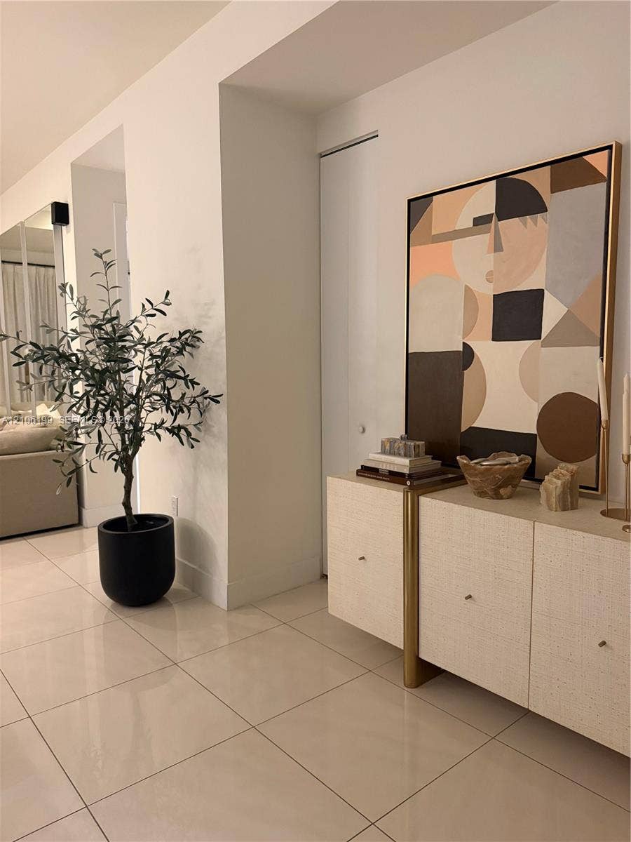 Large-format light-toned tile flooring and neutral wall finishes