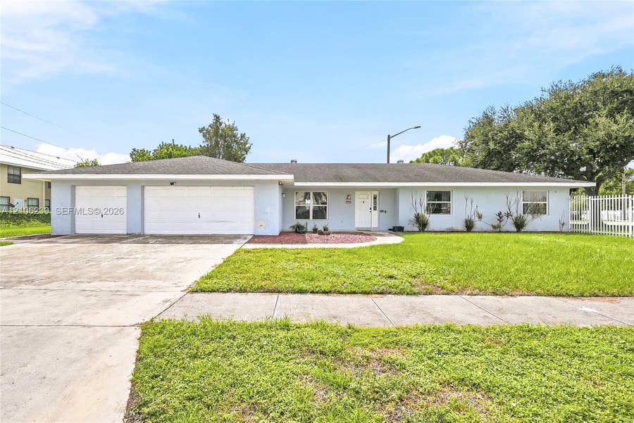 Property photo for 601 Ixoria Avenue, Fort Pierce, FL