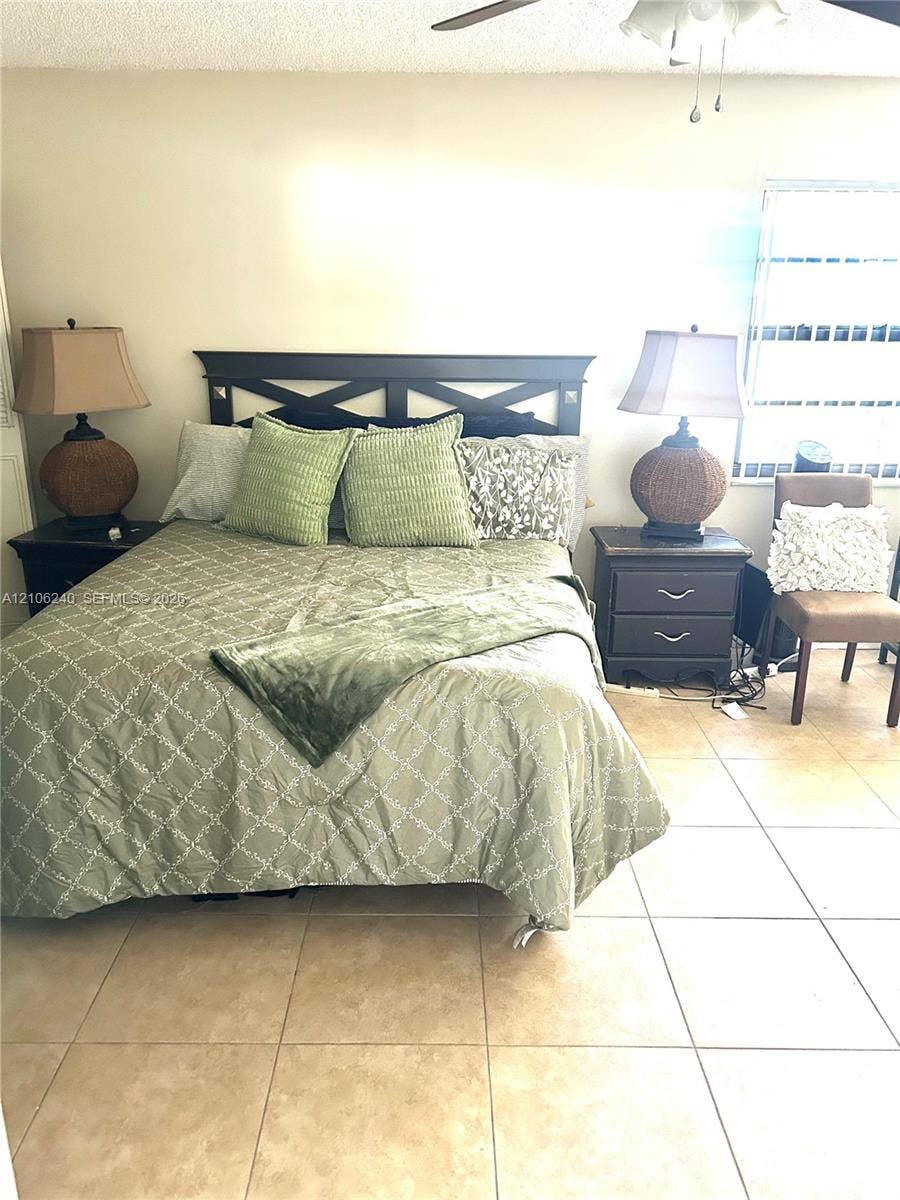 2554 N 38th Avenue, Hollywood, FL 33021 Ceramic tile flooring, horizontal window with integrated blinds, and ceiling fan with integrated lighting