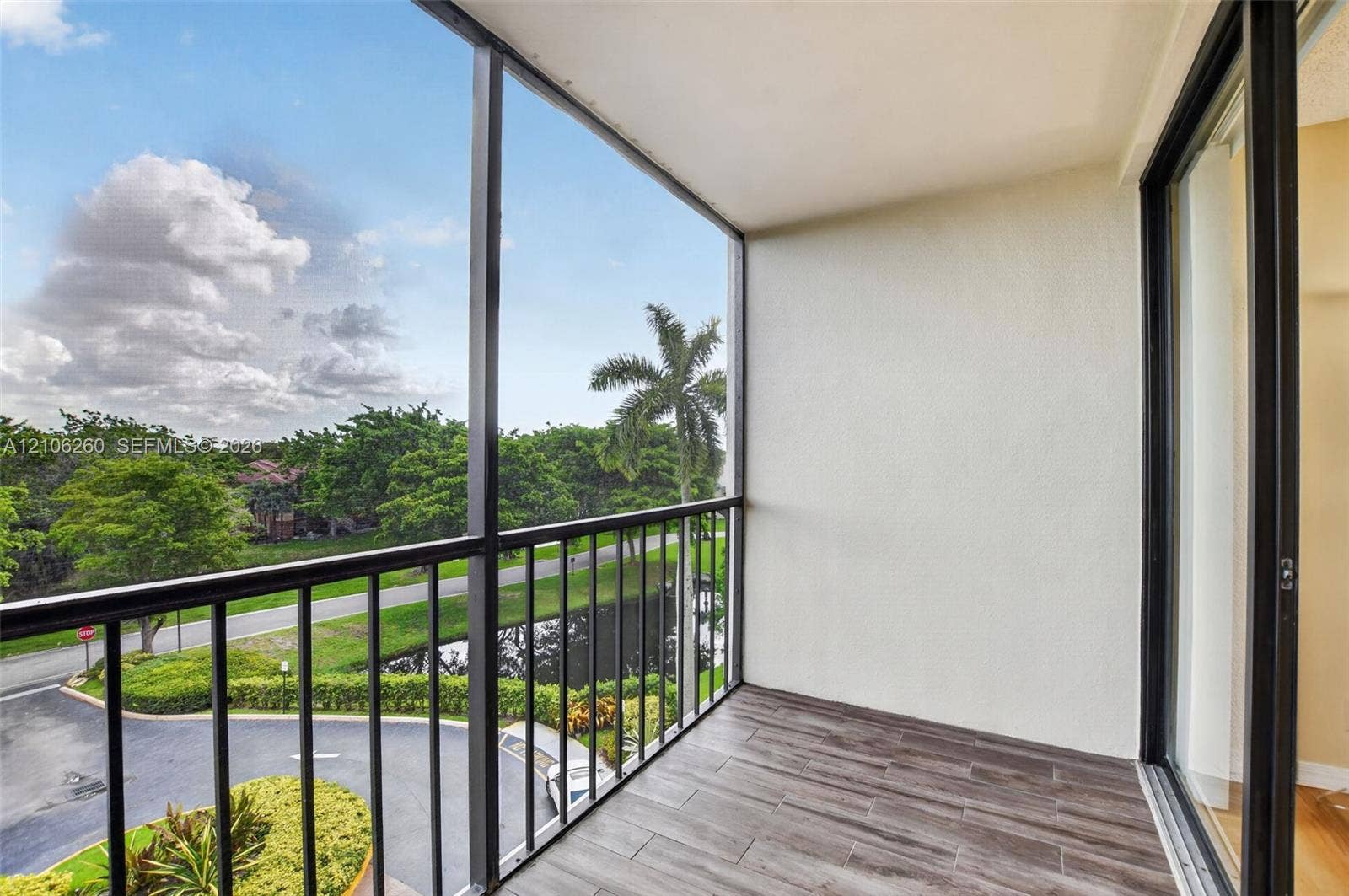 5951 Wellesley Park Drive, #508, Boca Raton, FL 33433 Screened-in balcony