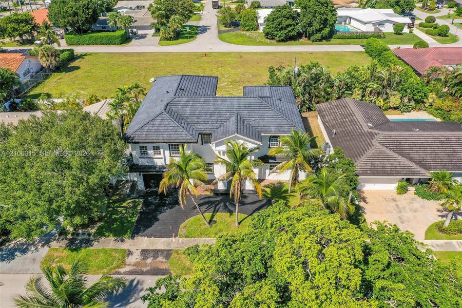 Property photo for 2319 NE 35th Drive, Fort Lauderdale, FL