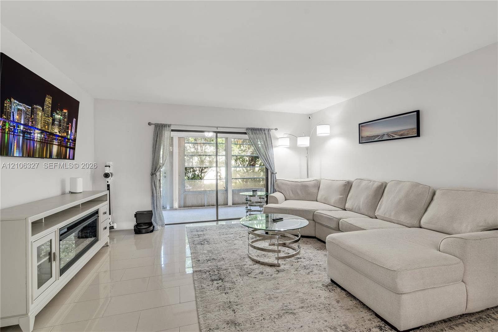 Neutral-toned ceramic tile flooring, sliding glass door with external screen enclosure, and recessed lighting