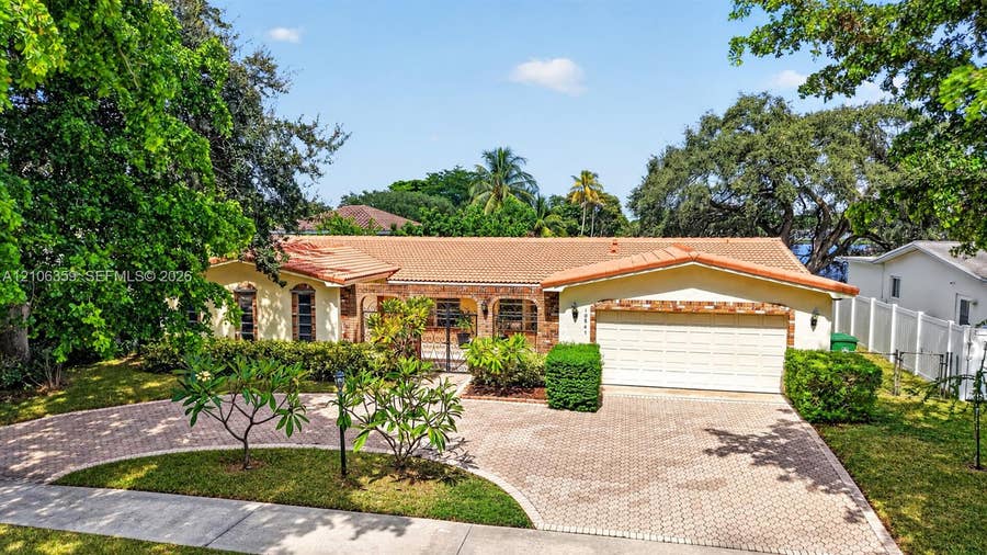 Property photo for 10541 Taft Street, Pembroke Pines, FL