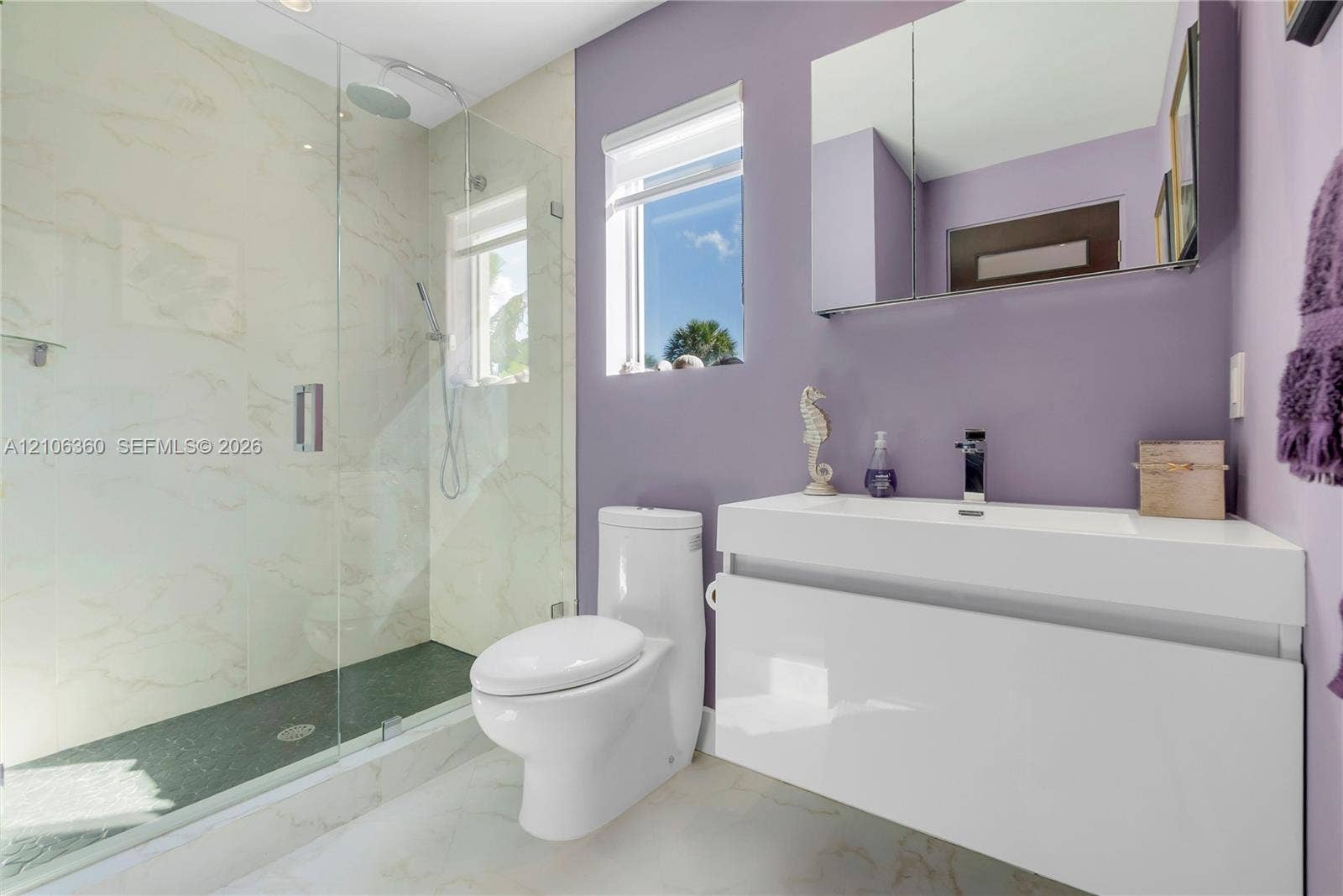 2632 NE 35th Drive, Fort Lauderdale, FL 33308 Third Bathroom / Tercer bao