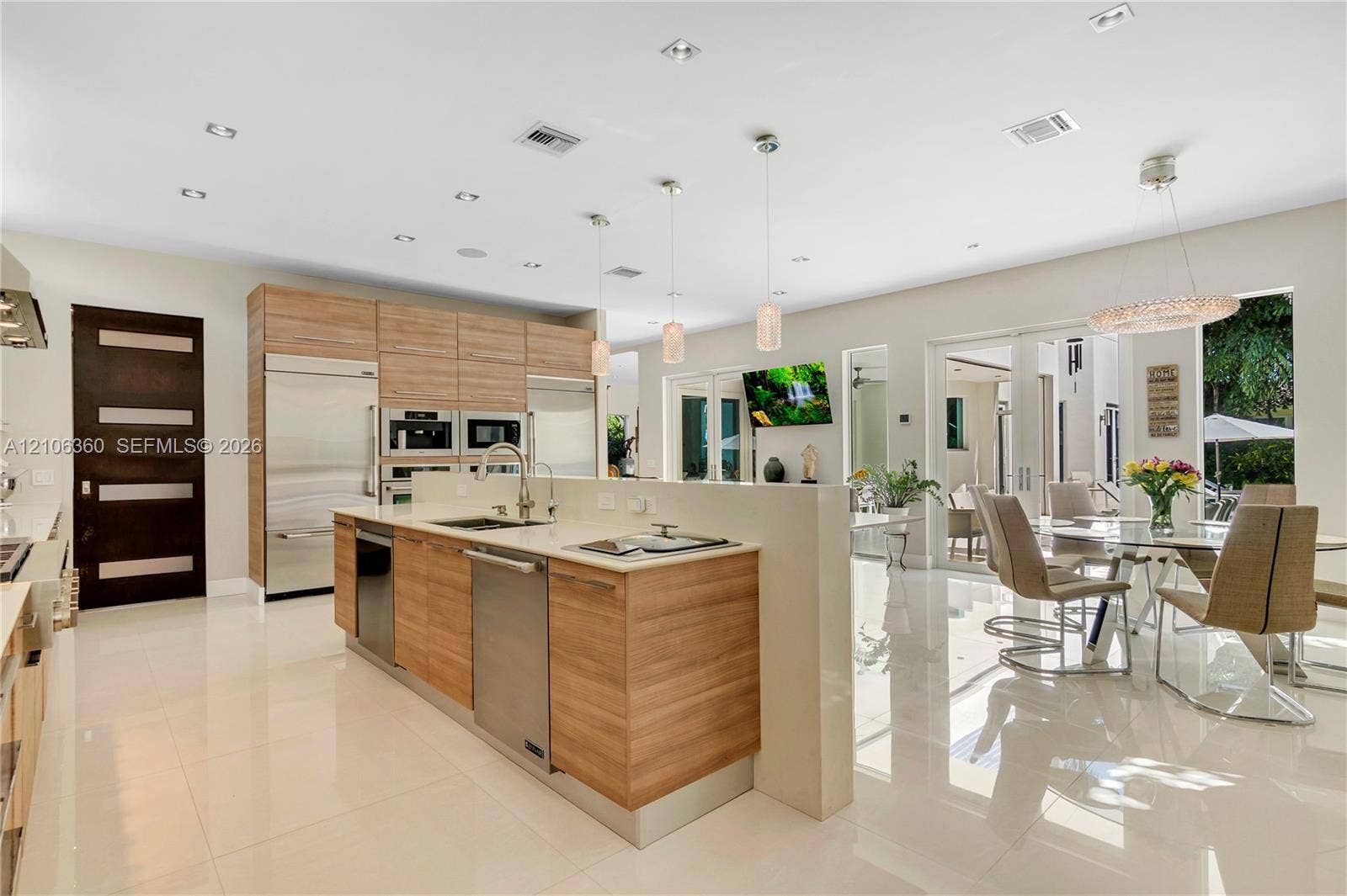 2632 NE 35th Drive, Fort Lauderdale, FL 33308 Kitchen / Cocina