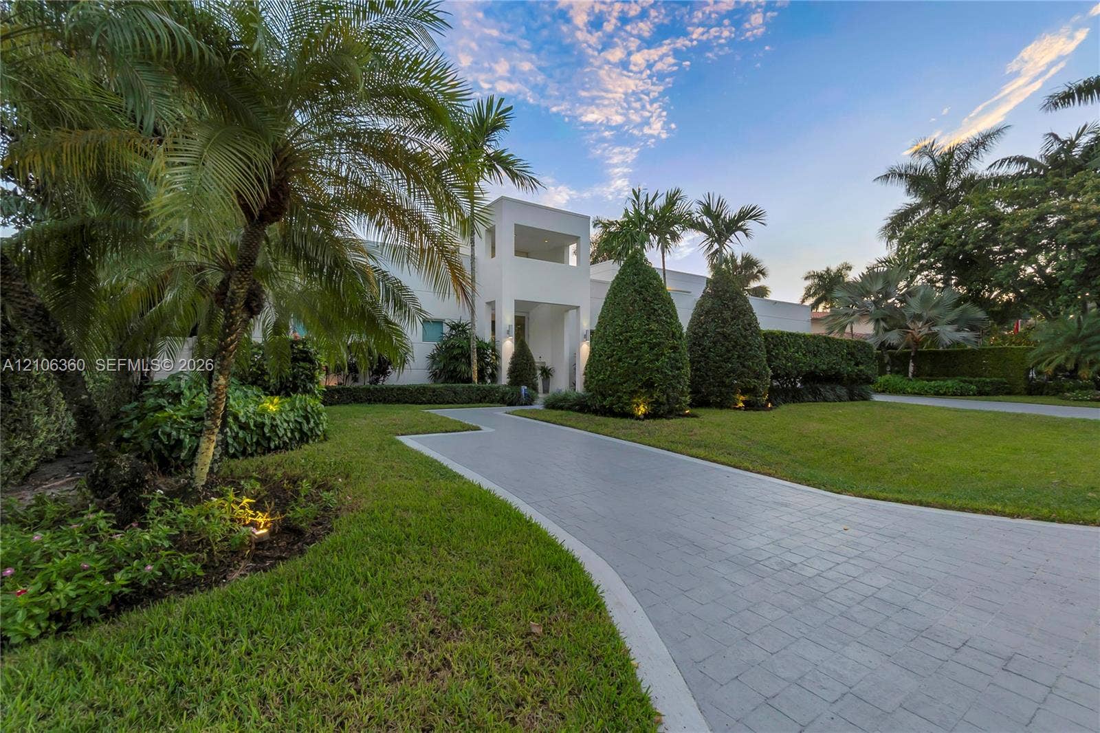 2632 NE 35th Drive, Fort Lauderdale, FL 33308 Front Exterior / Fachada