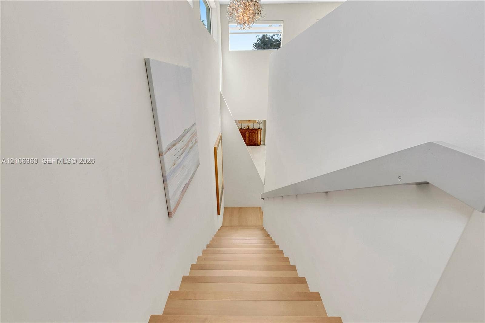 2632 NE 35th Drive, Fort Lauderdale, FL 33308 Hallway and Stairs / Pasillo y escalera