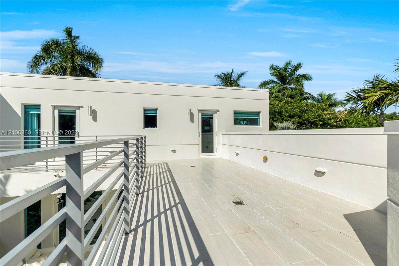 2632 NE 35th Drive, Fort Lauderdale, FL 33308 Rooftop Terrace / Terraza en la azotea