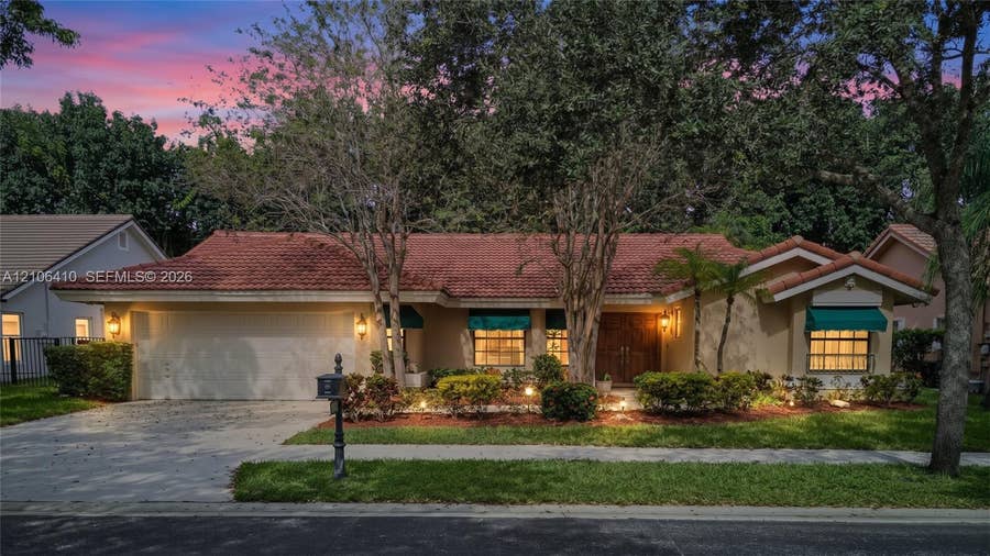 Property photo for 1725 Lakeshore Circle, Weston, FL