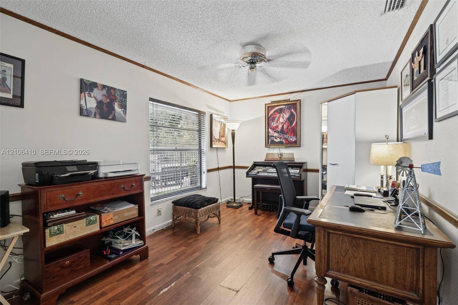 1725 Lakeshore Circle, Weston, FL 33326 Wood-finish flooring, ceiling fan with integrated lighting, horizontal window blinds, and chair rail molding