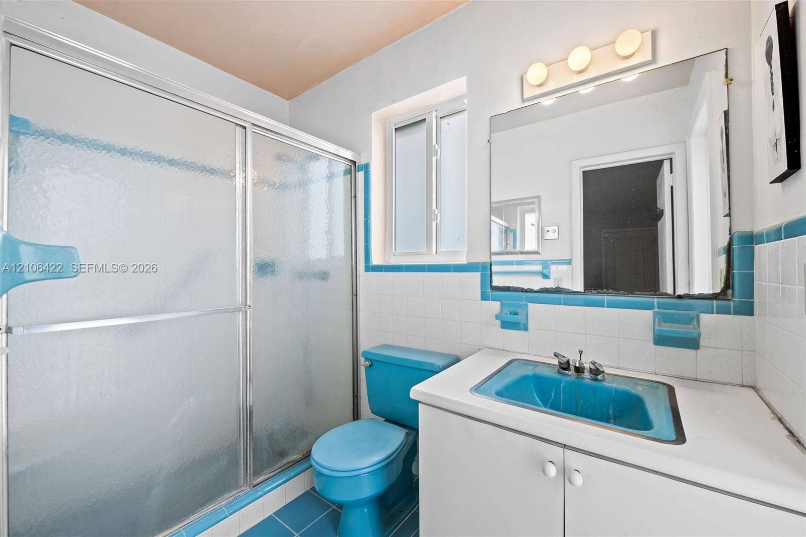 En Suite Bathroom (primary bedroom)