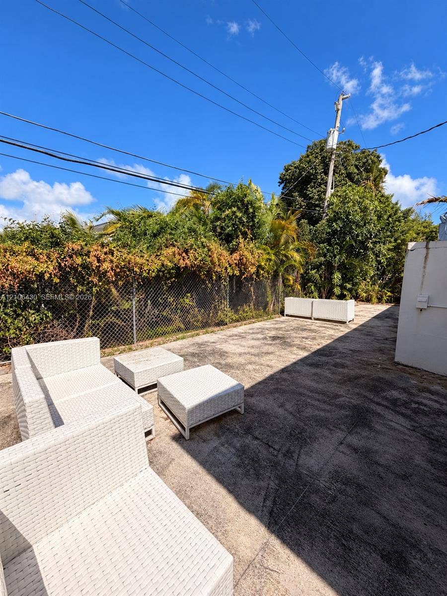 903 80th Street, Miami Beach, FL 33141 Shared backyard space with laundry connections.