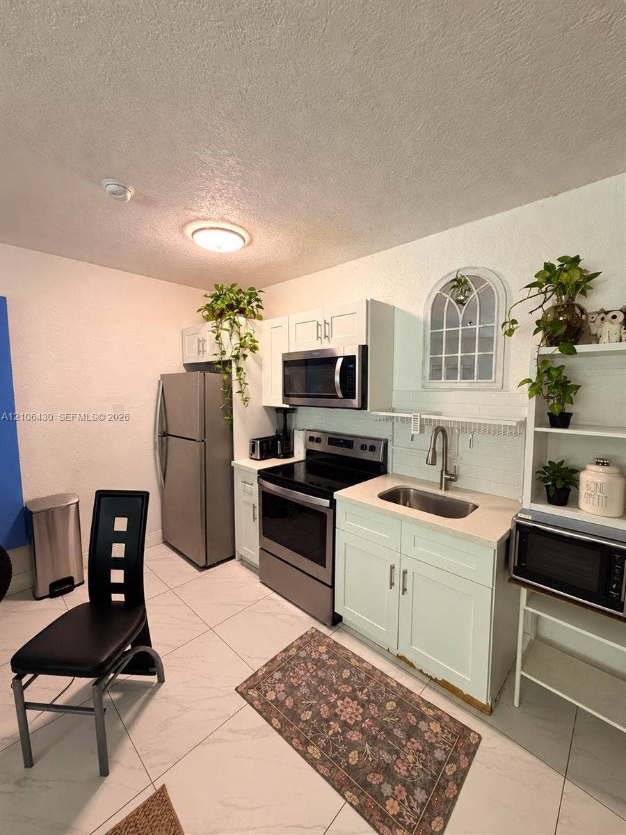 903 80th Street, Miami Beach, FL 33141 Unit 4