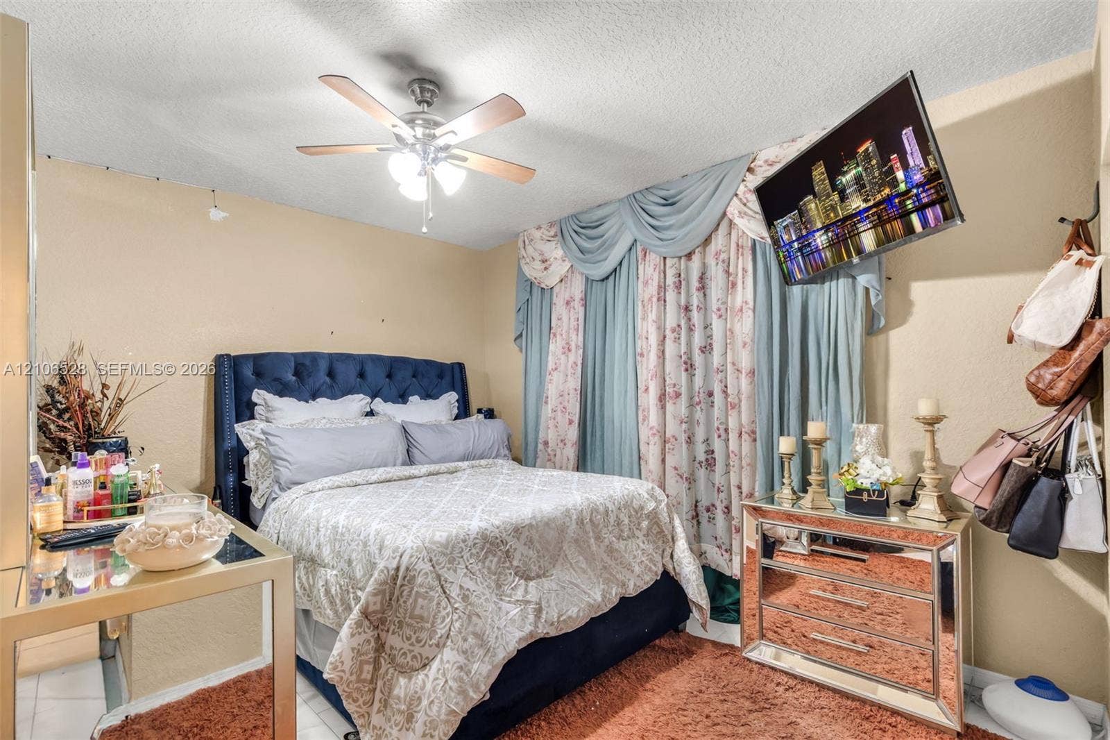 2615 NW 14th Street, Fort Lauderdale, FL 33311 Ceiling fan with integrated multi-light fixture