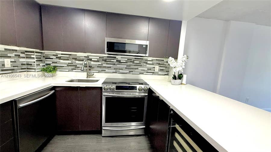 Property photo for 16950 W Dixie Highway, #330, North Miami Beach, FL