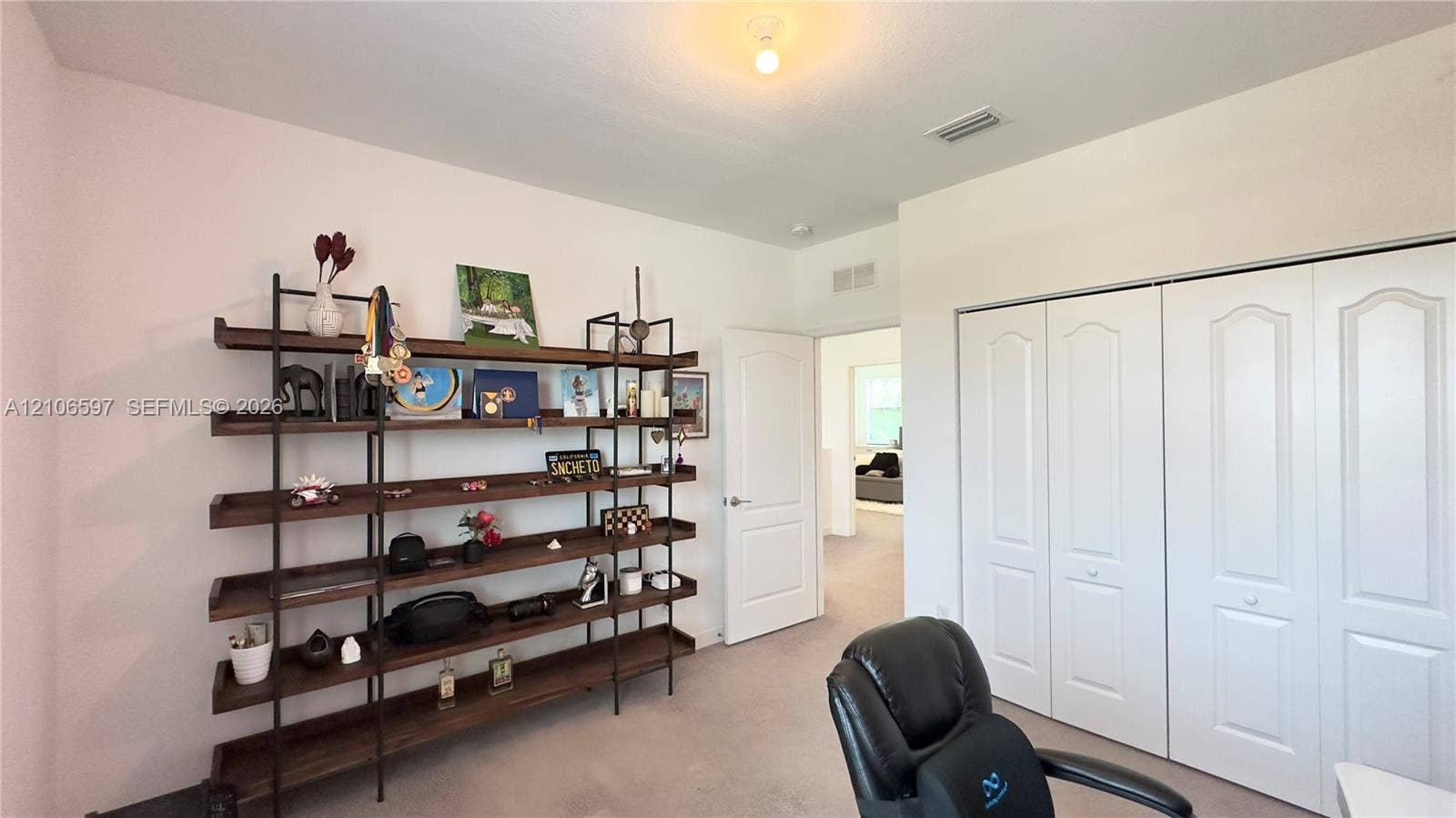 Upstairs guest bedroom