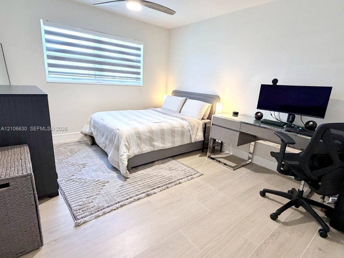 Neutral-toned room featuring light wood-finish flooring, recessed lighting, a ceiling fan, and window blinds