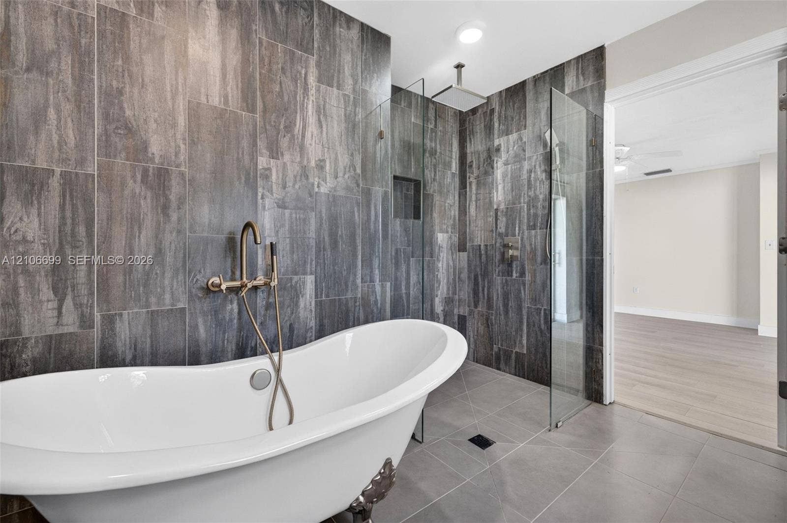 9121 SW 54th Place, Cooper City, FL 33328 Primary bathroom w/ door to backyard. Separate tub & shower